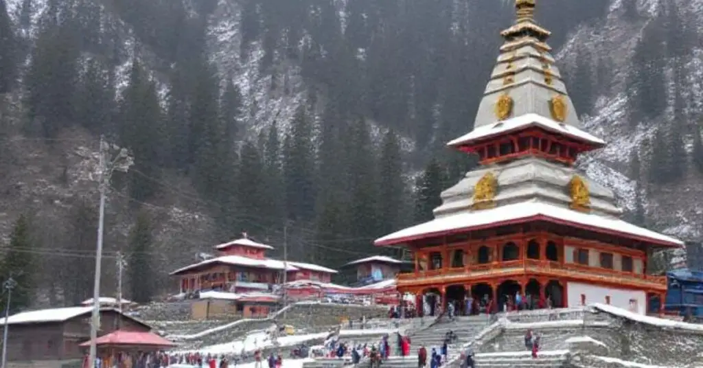 Respected as the daughter of the Sun God, Surya, Yamunotri, located at 3,293 meters in the Garhwal region of Uttarakhand, is the birthplace of the Yamuna River.